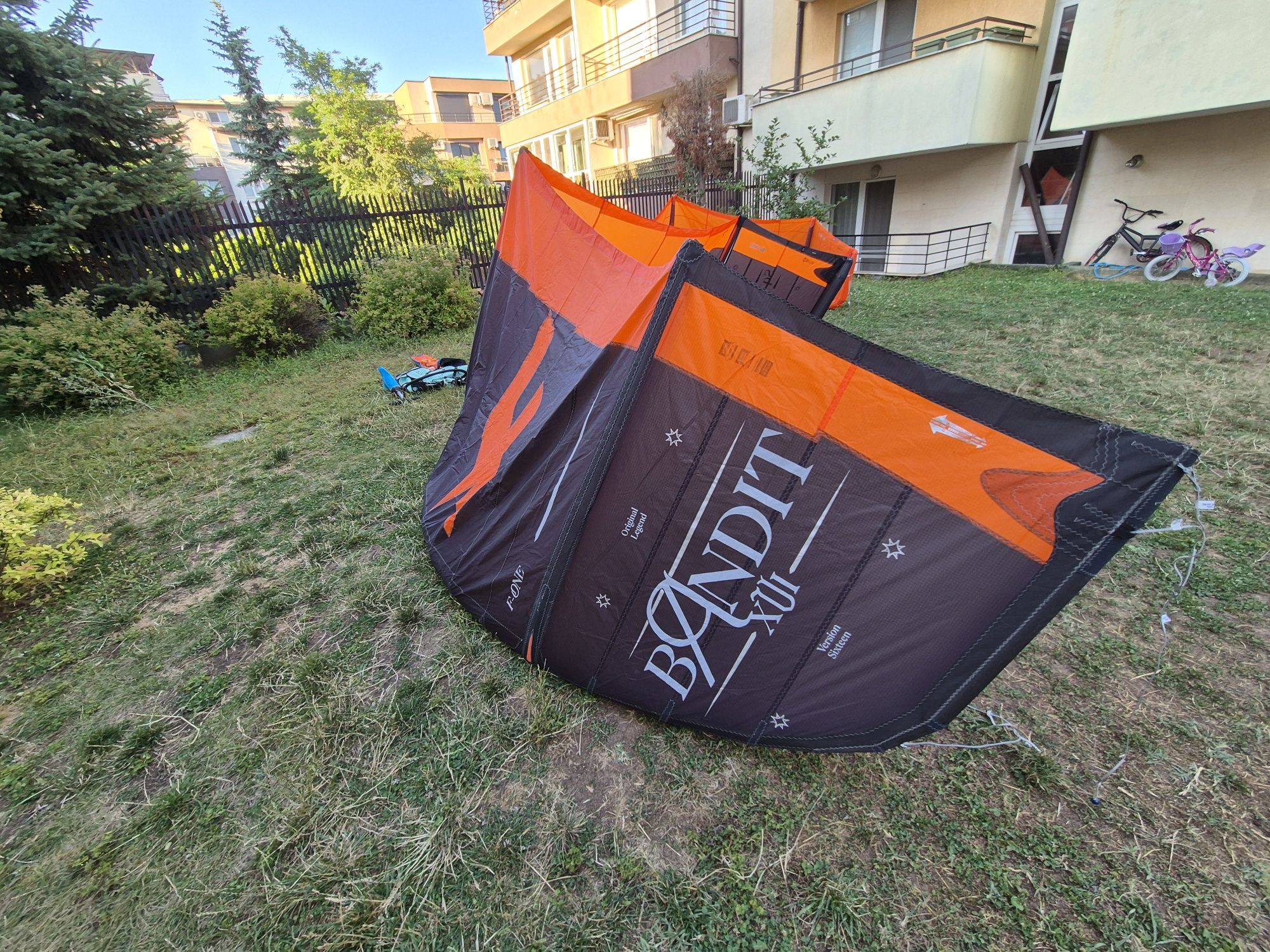 Продавам кайтове F-one Bandit 8m2, 10m2 и бар Linxbar