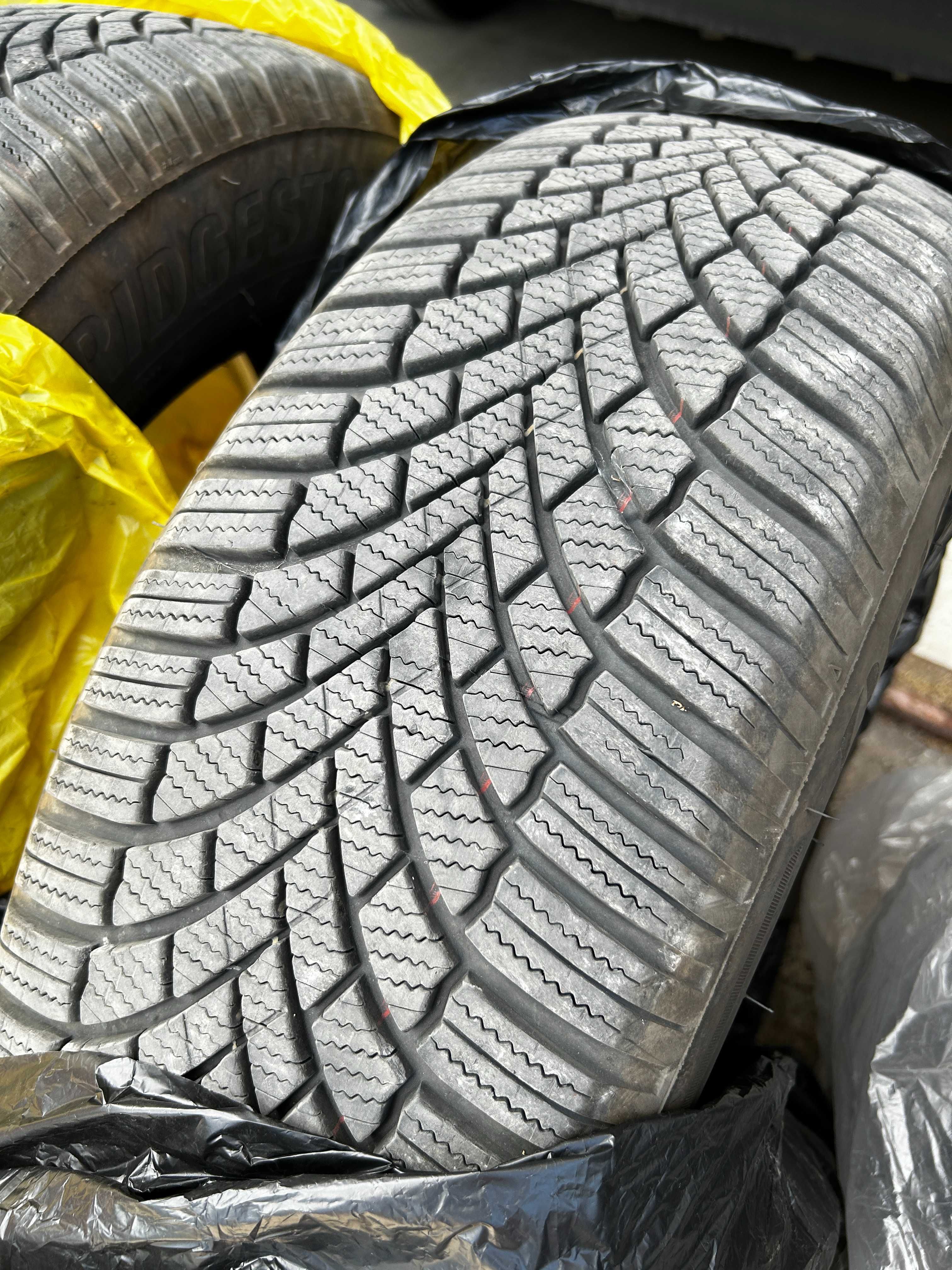 Зимни гуми 4 броя BRIDGESTONE Blizzak LM005 215 65 R17 дот 2020