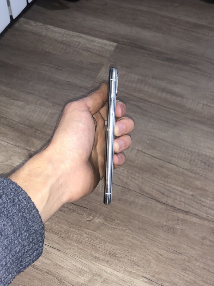 iPhone X сотилади