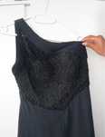 Rochie elegantă de seară, neagră, un umăr, lungă