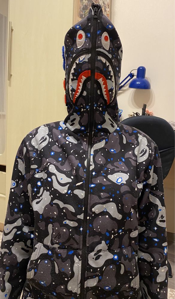 Кофта A BATHING APE в хорошем состоянии