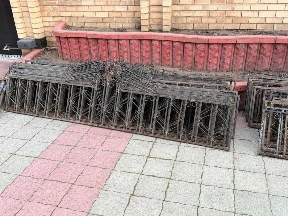 Продам кованный забор вместе со столбиками и калиткой.