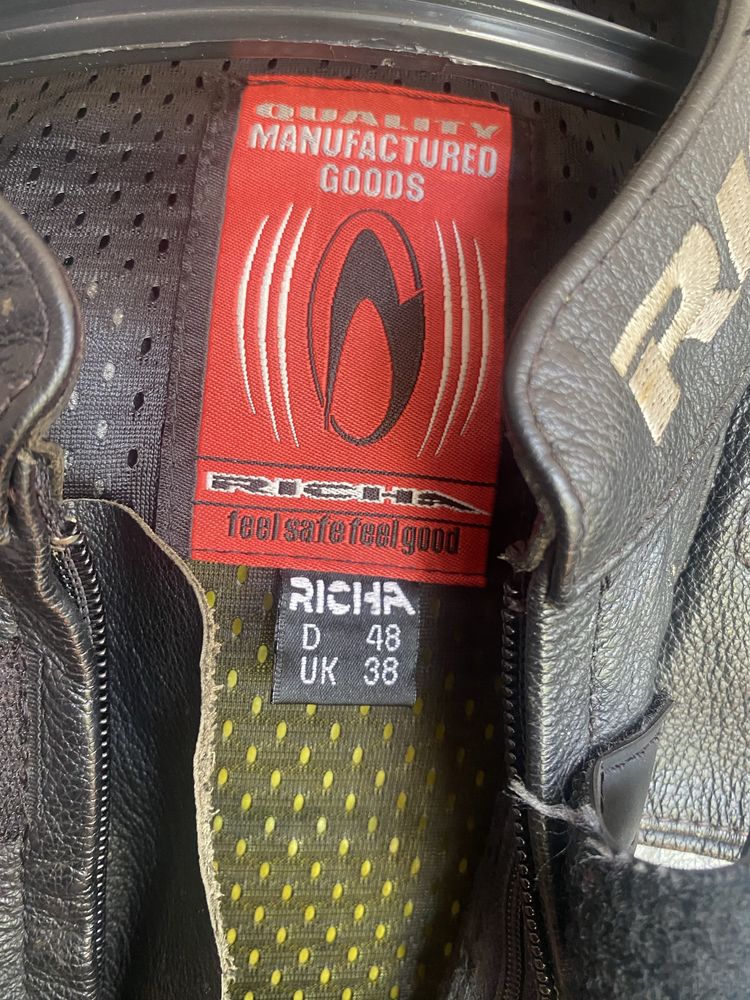 Цял мото екип RICHA