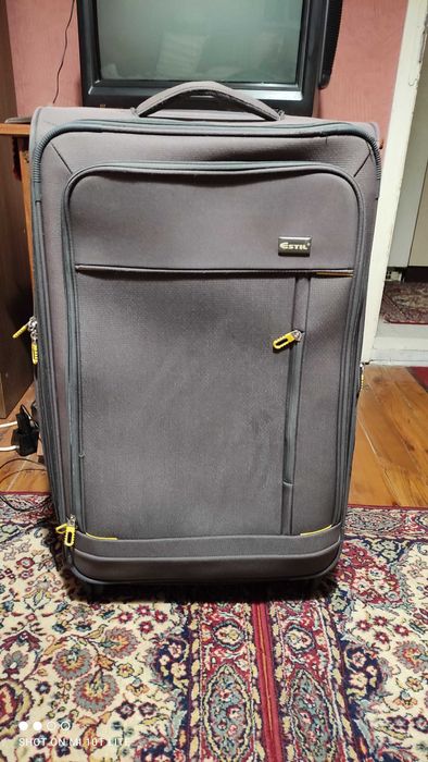 Много голям куфар с колелца и телескопична дръжка марка ESTIL