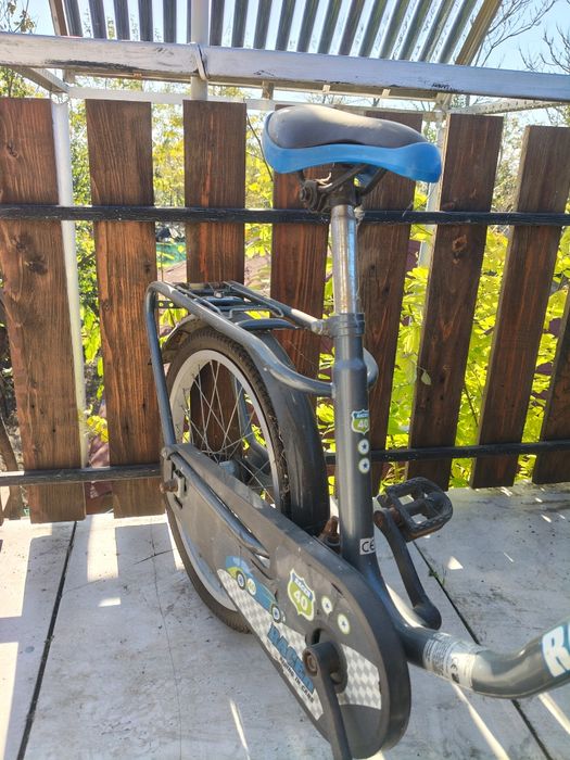 Vând bicicleta cu suspensie