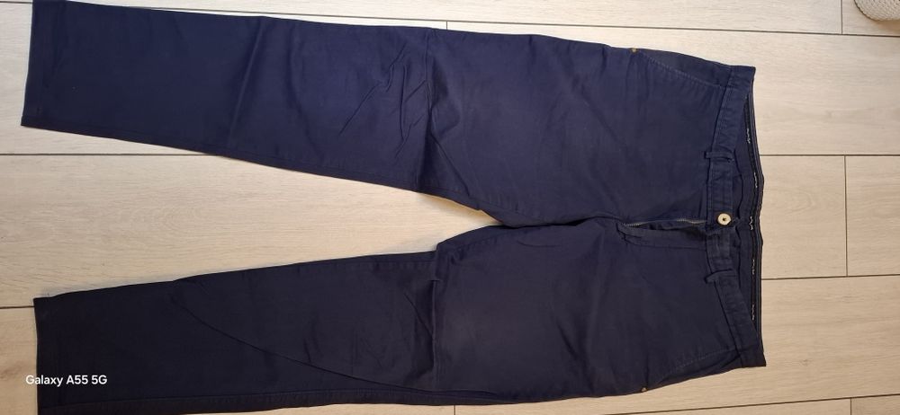 Vând pantaloni Massimo Dutti