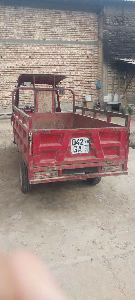 Zonlon motorol 3 balonlik yengil yuk tashish transporti