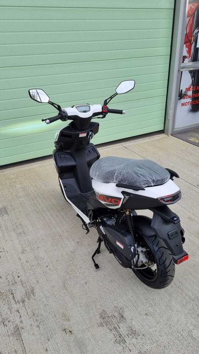 Scuter Keeway Fact Evo 50 cc (permis AM, B) + casca cadou