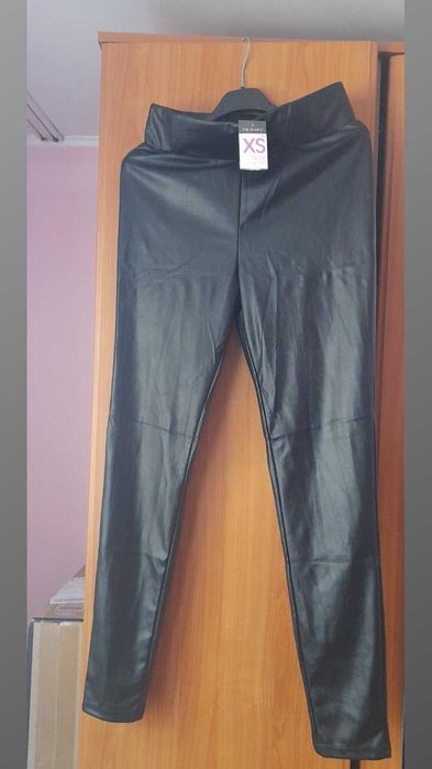 Pantaloni piele negri Primark