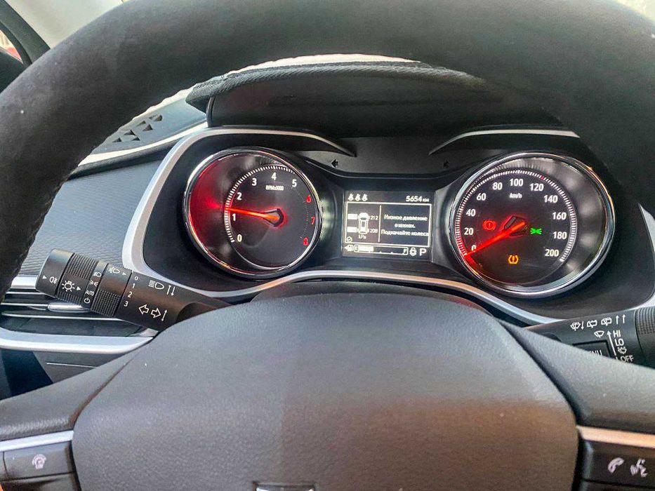 ТРЕКЕР ЛТЗ, 2025 йил 25 июл куни салондан олинган, 5 654 км юрган