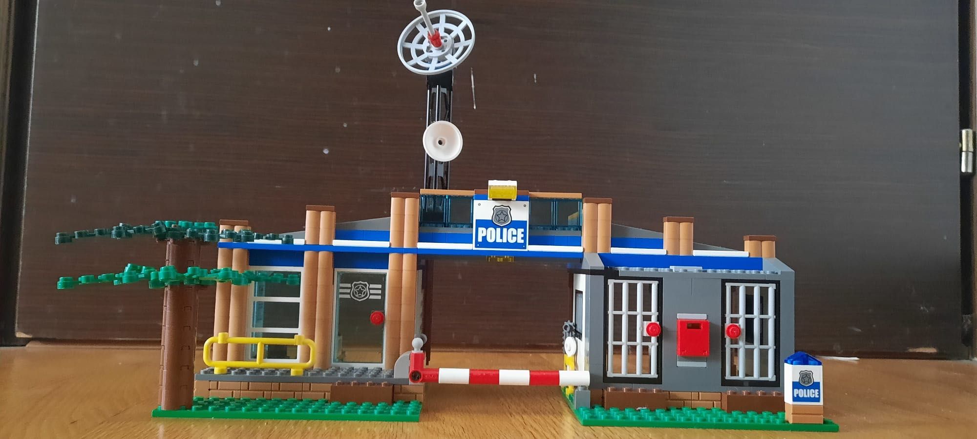 Lego Sectia de Politie din Padure Cod lego: 4440