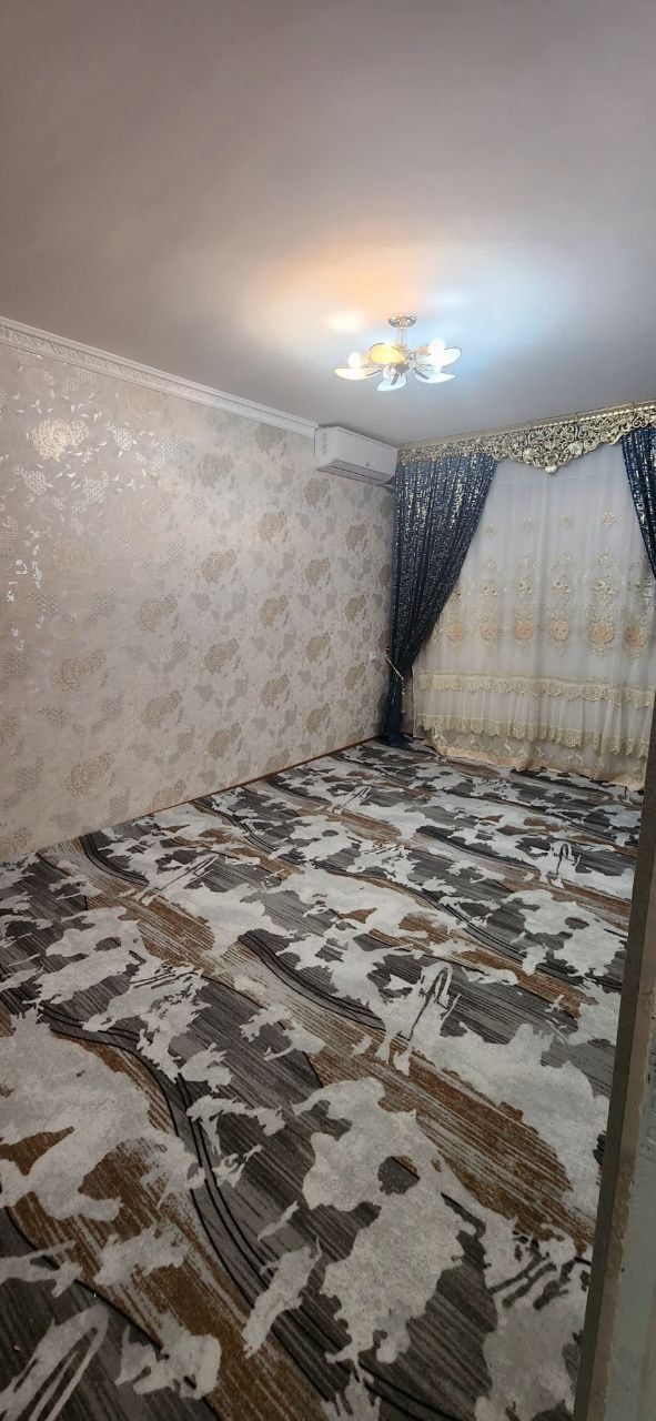 Chilonzor  11 kvda 4 honali uy bor.