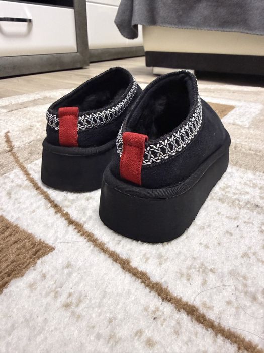 De vanzare papuci UGG