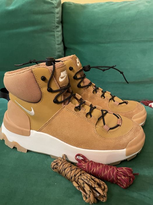 Ghete Nike Classic City cu 2 perechi de sireturi originale
