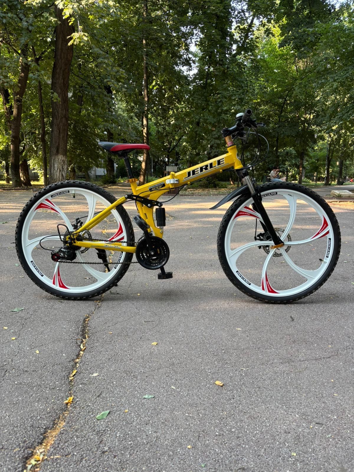 Bicicletă JERLE ideală pentru ieșirile în natură.