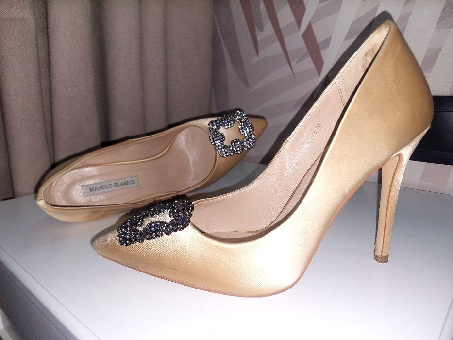 Туфли золото материал атласный