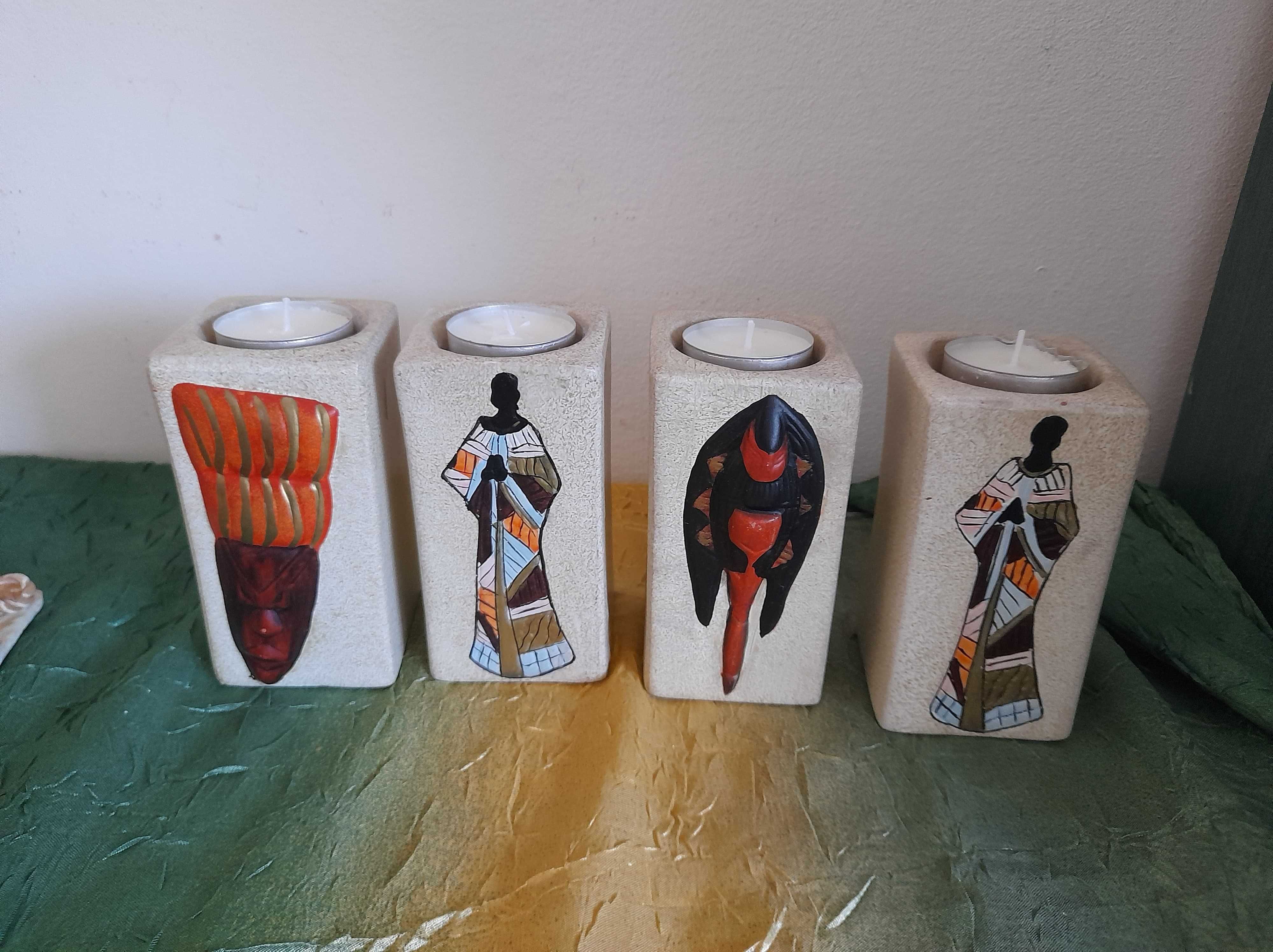 Decorațiuni -  deosebite sfesnice, vaze mici si aplice din ceramica.