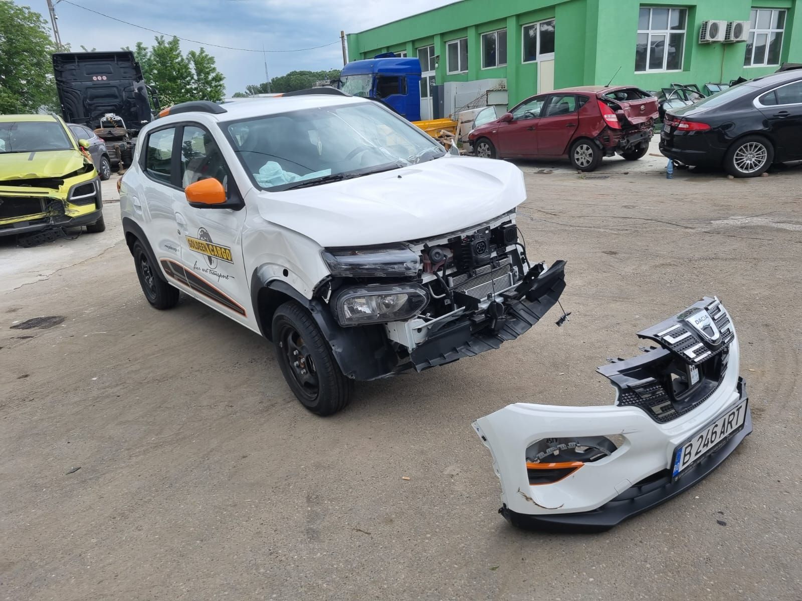 Dezmembrez Dacia  Spring motor electric 33kw 45cp  dezmembrari aripa spate cutie de viteze grup electric oglinda cablu incarcator