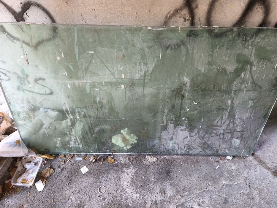 Seif amanet și geam securizat