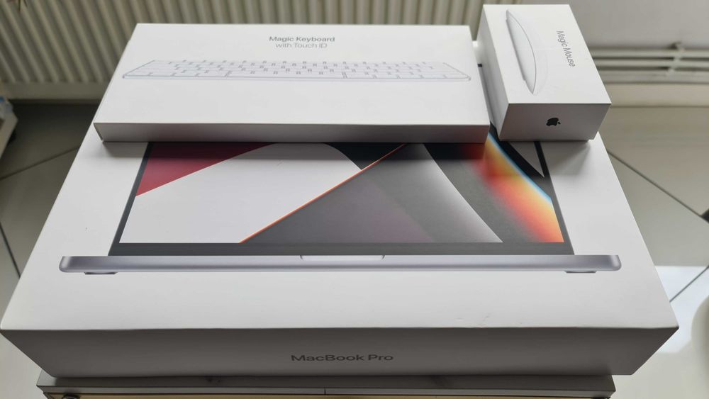 Vand Apple MacBook Pro 16, procesor Apple M1 Pro, 1TB SSD, 16GB