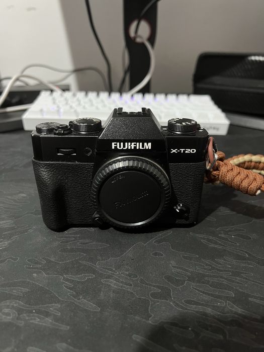 Fujifilm X-T20 - Perfect funcțional, cu defecte estetice