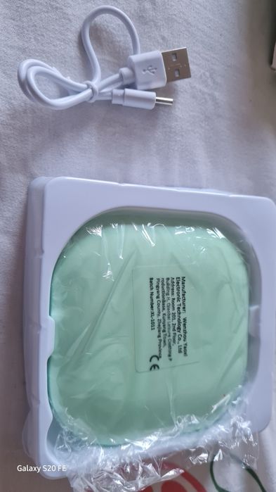 Vând oglindă machiaj de poșetă cu lumină led