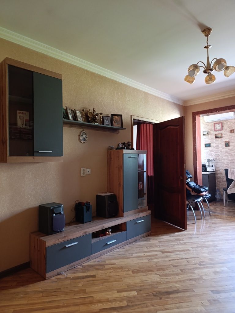 Продается чистая квартира на чиланзаре 2в3 3/4