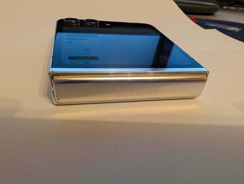 Samsung Galaxy Z Flip5 256GB Cream