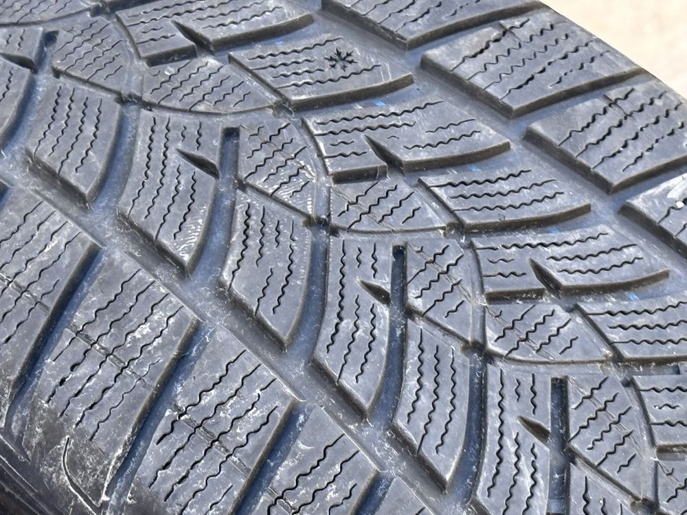 225/60/R17 Goodiyear UltraGrip 4бр зимни dot1318