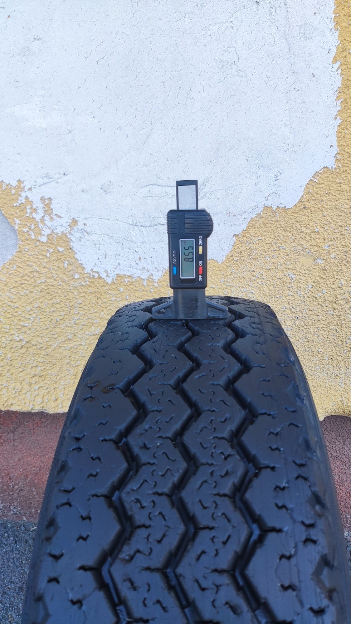 1бр. гуми 185/R/14 Michelin 8 PR, плата
8.5mm
Добро състояние на гумит
