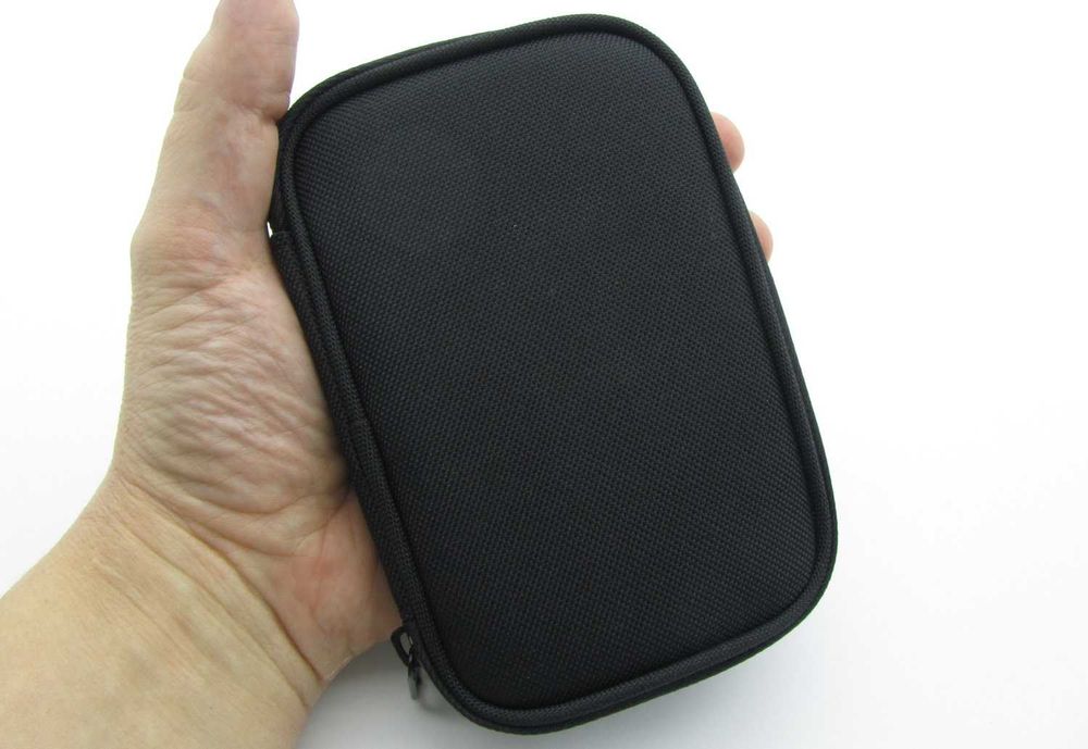 Миниатюрен несесер с твърди страни