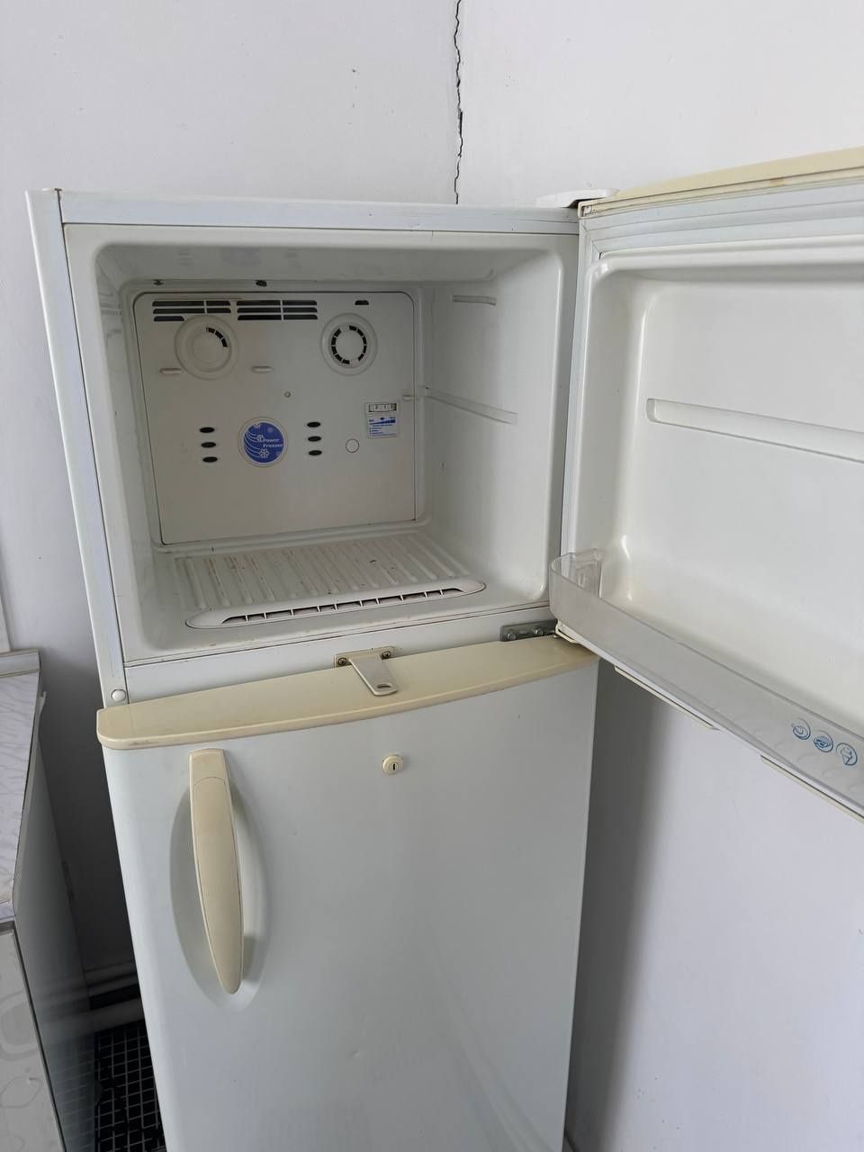 Продаётся холодильник LG