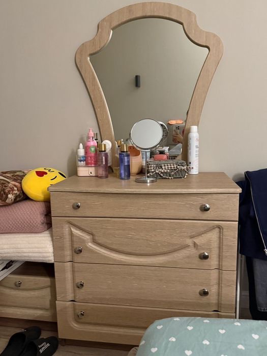 Продам спальный гарнитур