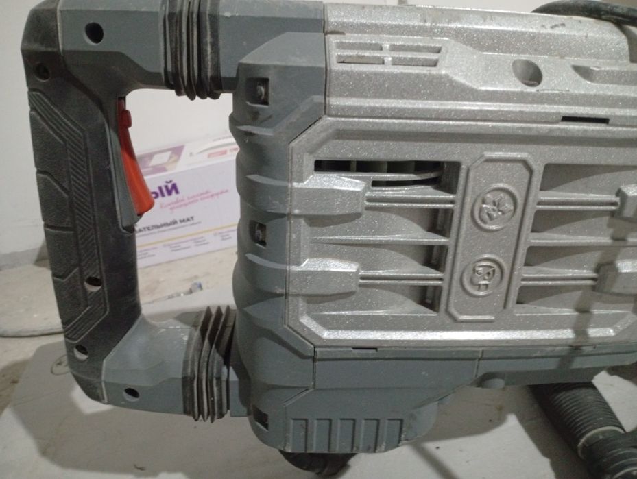 Продам отбойный молоток состояние отличное  срочно