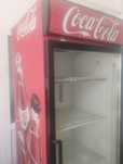 Vand vitrina frigorifica bauturi  colantata Coca cola