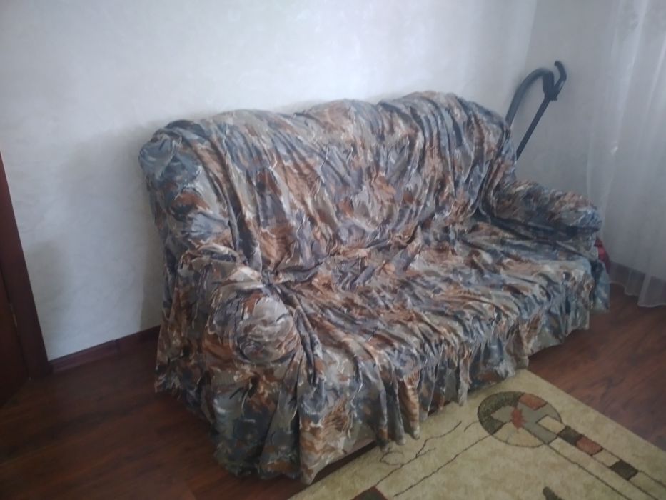 Диван мен екі кресло сатылады