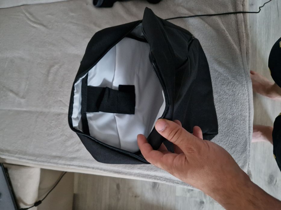 Vând ghiozdan laptop nou