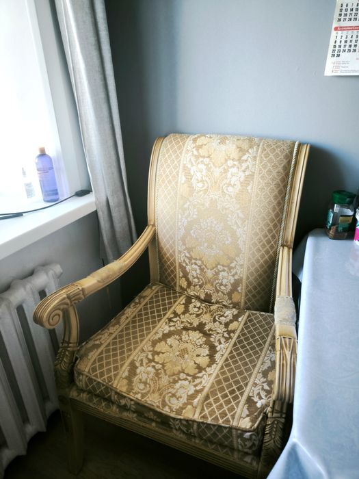 Деревянные кресла (стулья) 2 штуки