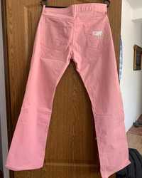 Розовые брюки и пиджак