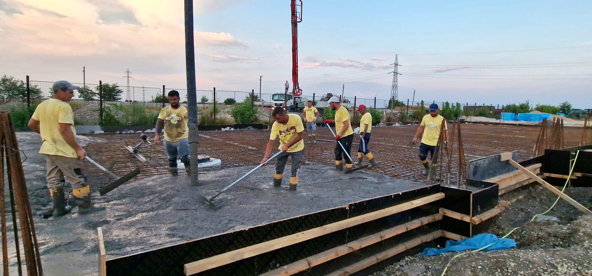 Turnare Sapa beton finisata cu elicopter si cuart, Radier Beton Periat