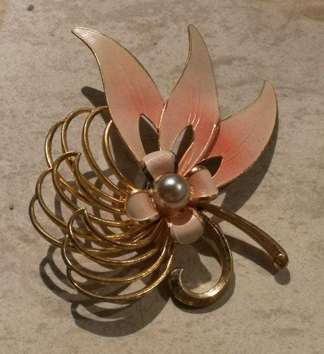 ретро брошка 6 см дълга и 5 см широка