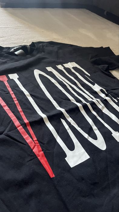 V-lone tee в черен цвят