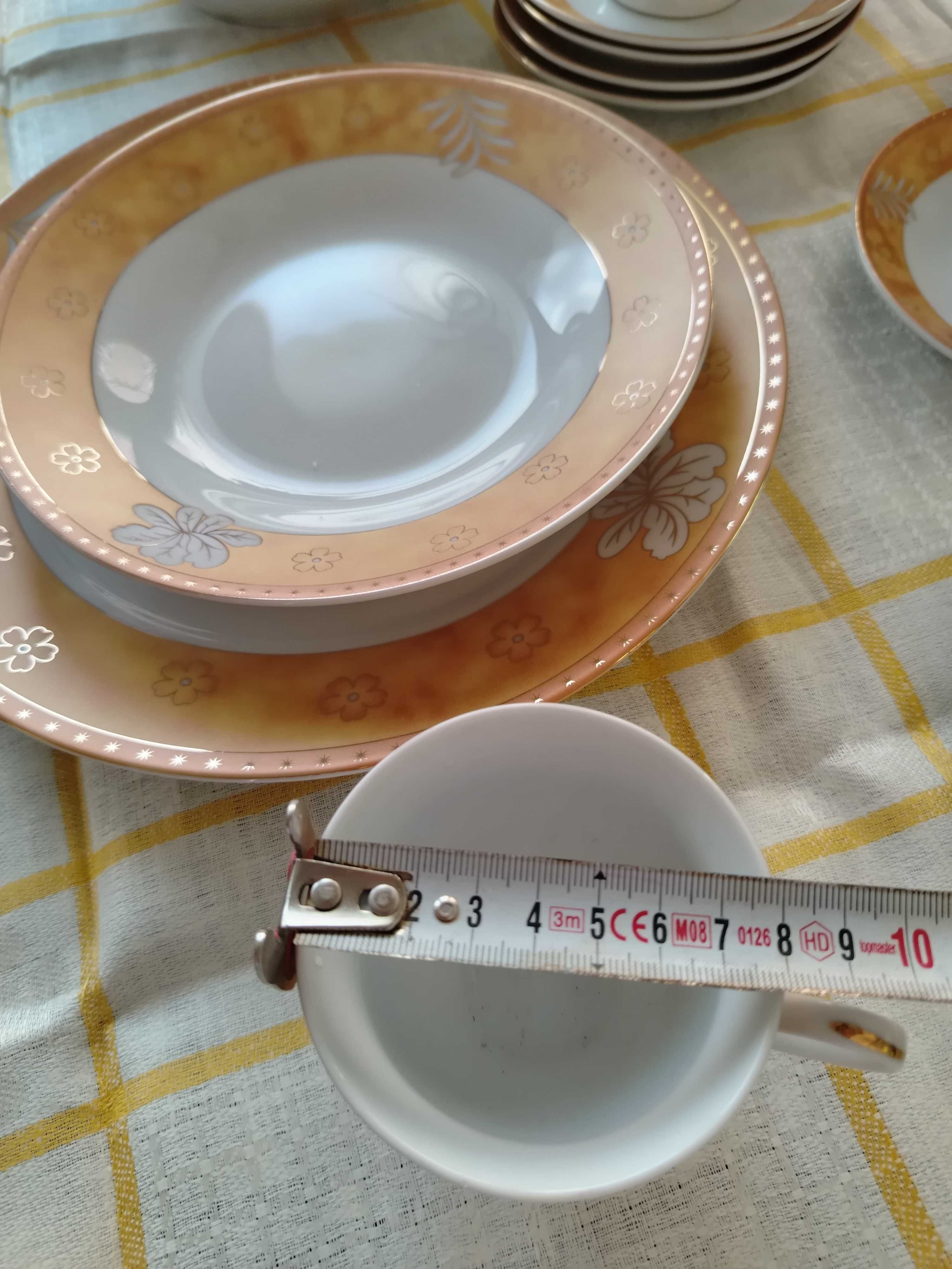 Сервиз за хранене, за 8 души. НОВ
