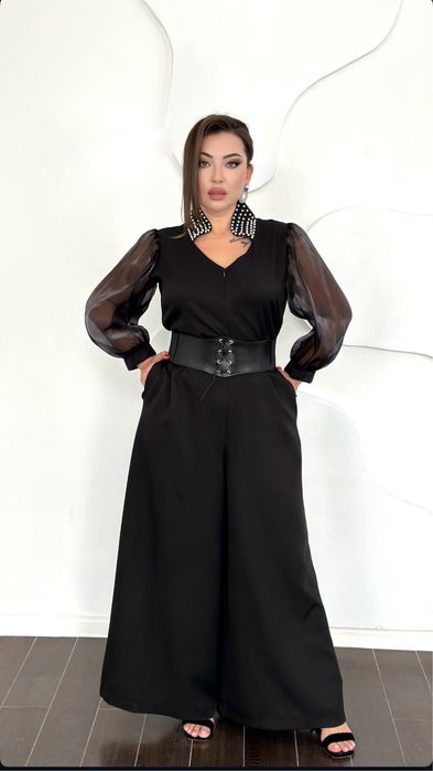 Продам праздничный комбинезон 52 54 размер