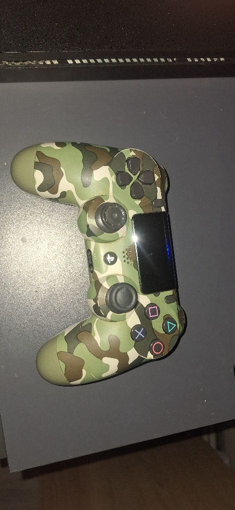Продавам PlayStation 4 + 8 игри и 2 бонус на диск – 300лв

Продавам
