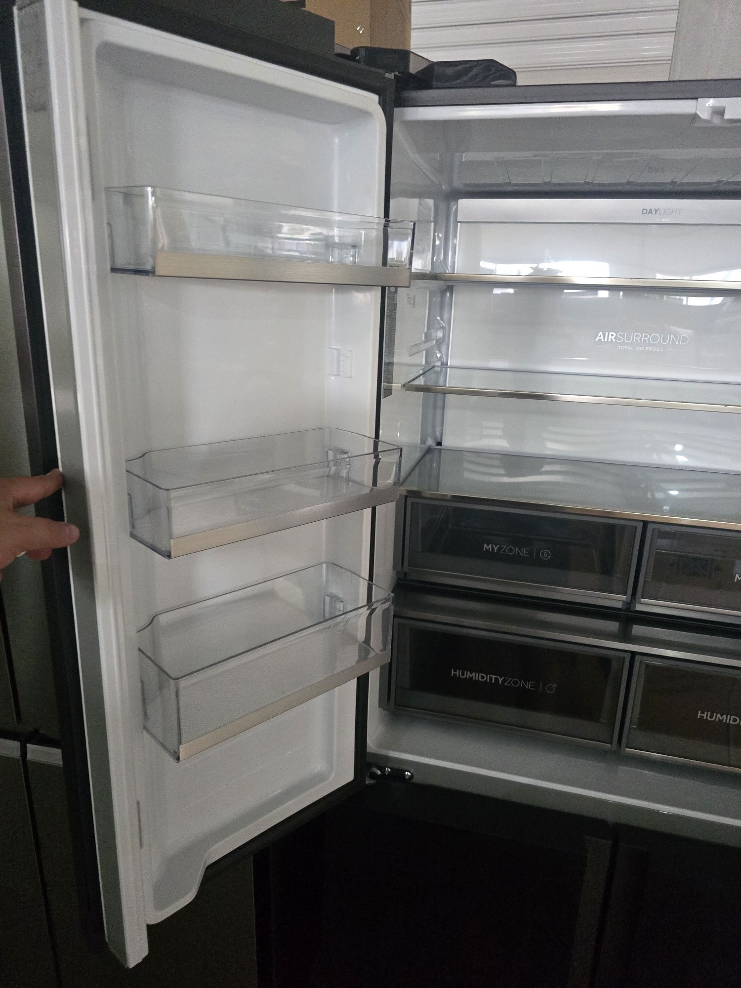 Нов side by side хладилник с фризер Haier CUBE 90 Series 9 HCW9919FSGB