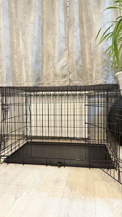 Клетка 4 - домик почти новая.