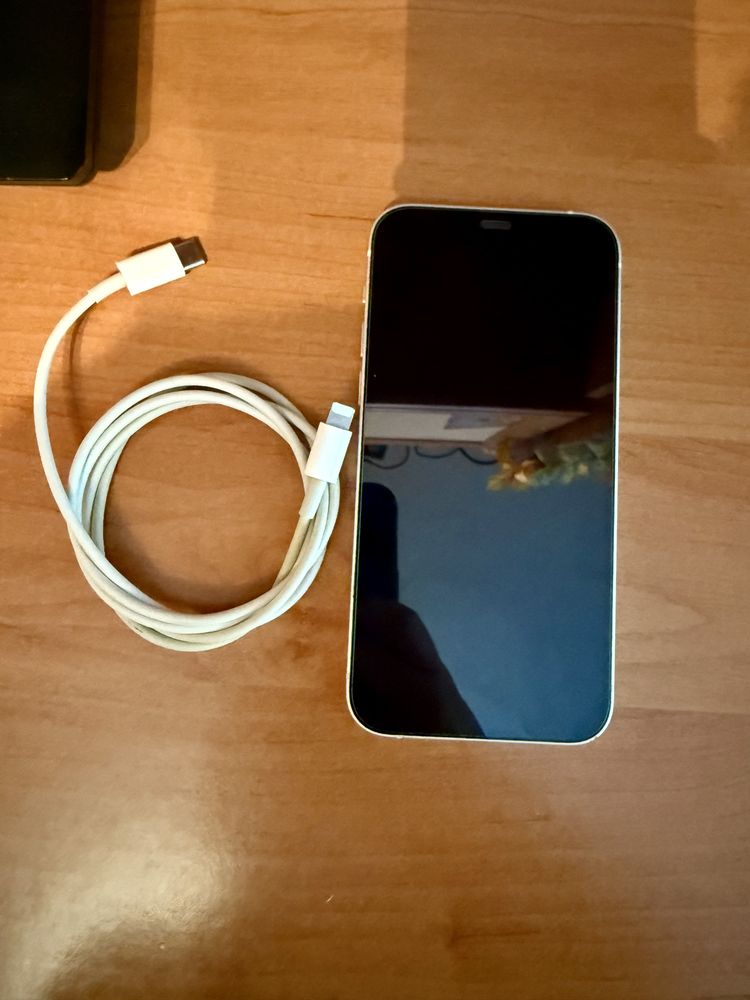 iPhone 12 / 128gb / бял