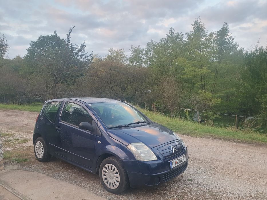 Vând Citroen C2 1,1 benzina.Anvelope all seasons.