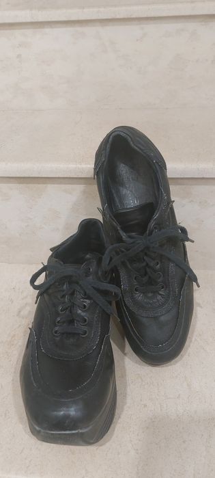 Дамски обувки на платформа.